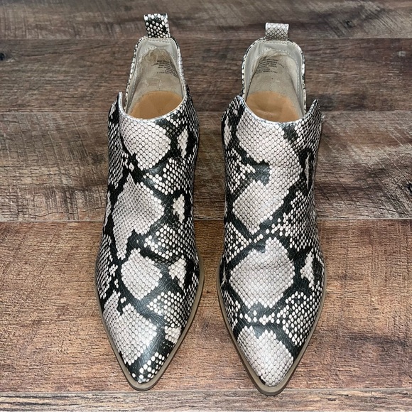 Universal Thread Faux Snakeskin Heeled Booties - Picture 5 of 11